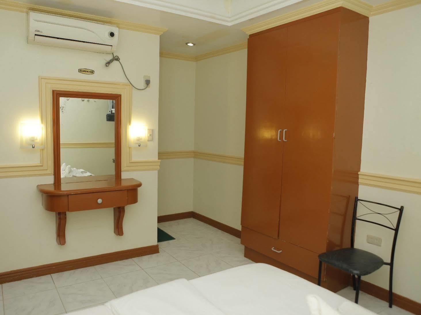 Golden Palace Hotel Tagum Esterno foto